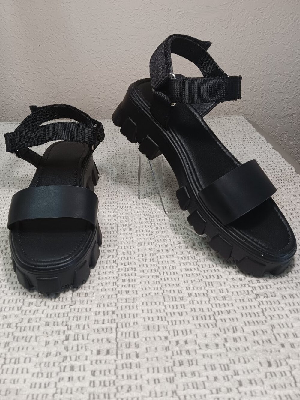 Shoe Dazzle women's black faux leather lug sole adjustable sandals sz 11